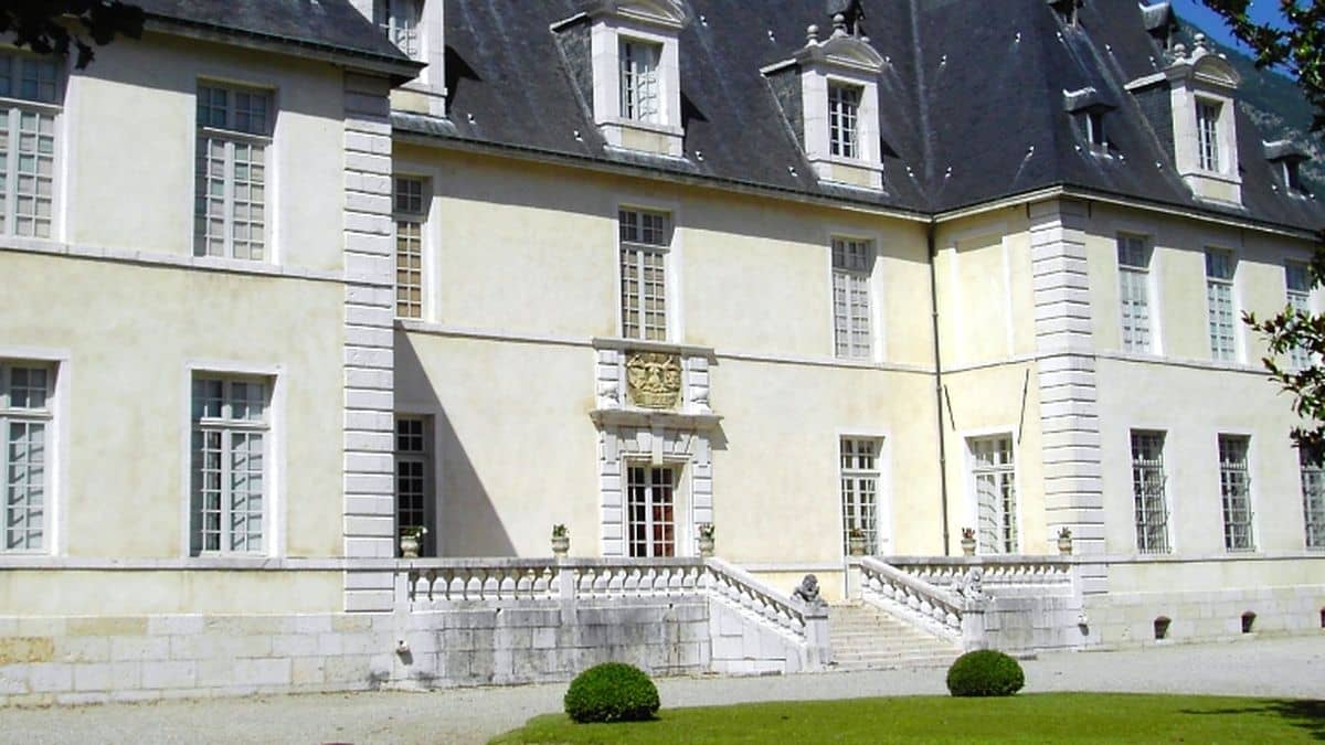 La façade et les lions