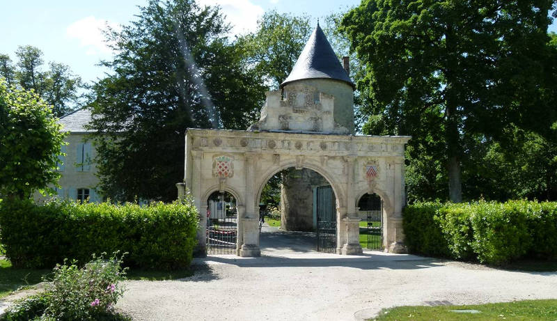 Porte Renaissance et tour d'Hélène