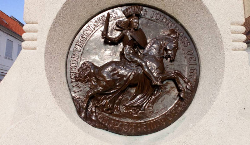 Monument à Jean de Luxembourg, détail