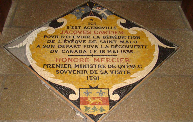 Plaque Jacques Cartier dans la cathédrale