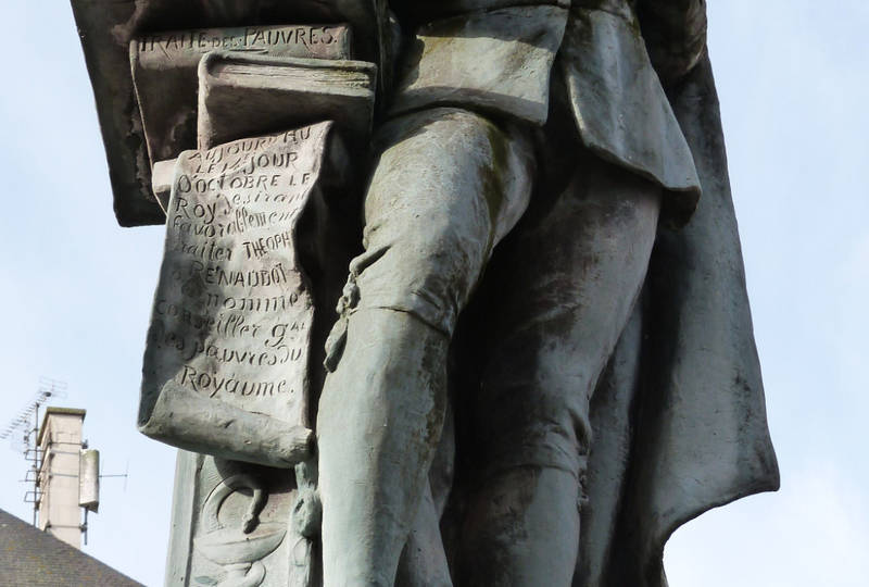Statue de Renaudot : détail