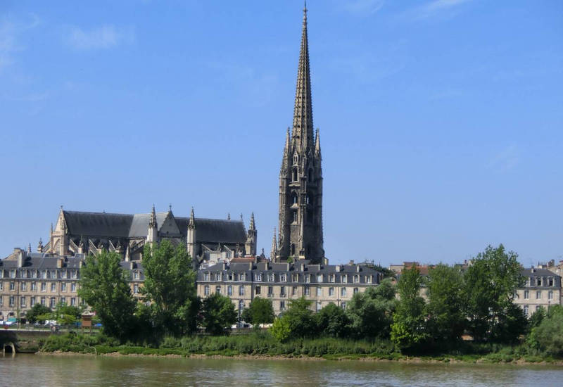 Saint-Michel et son clocher isolé