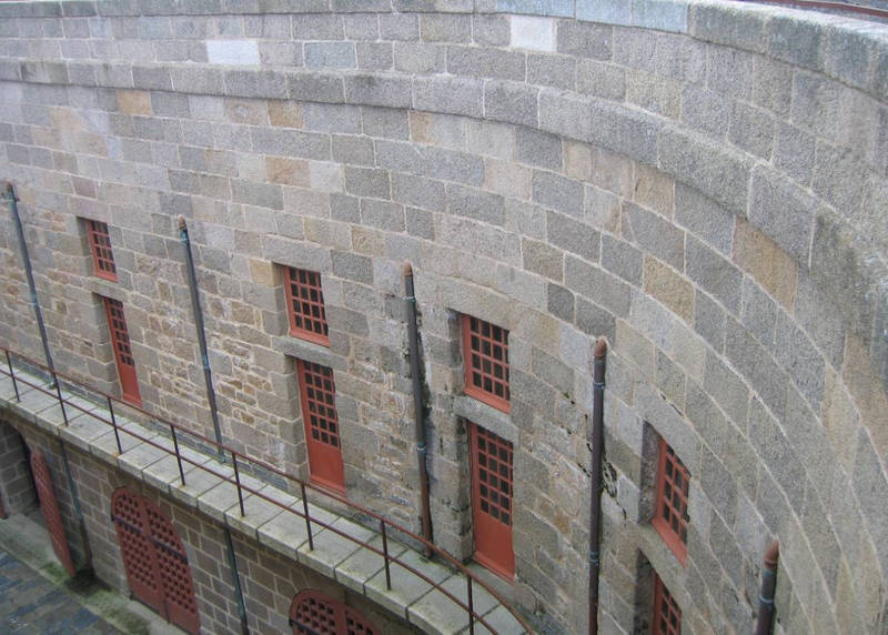 Fort du Taureau : coursive et cellules