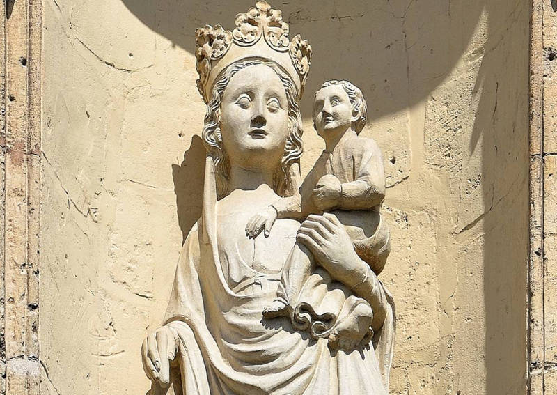 La Vierge du portail