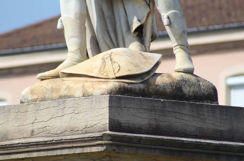 Statue de Joubert : son chapeau